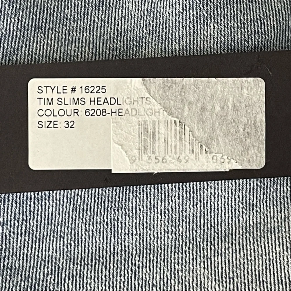 ROLLA’S NWT TIM SLIMS LIGHT WASH BLUE JEANS 32 X 32 MEN’S